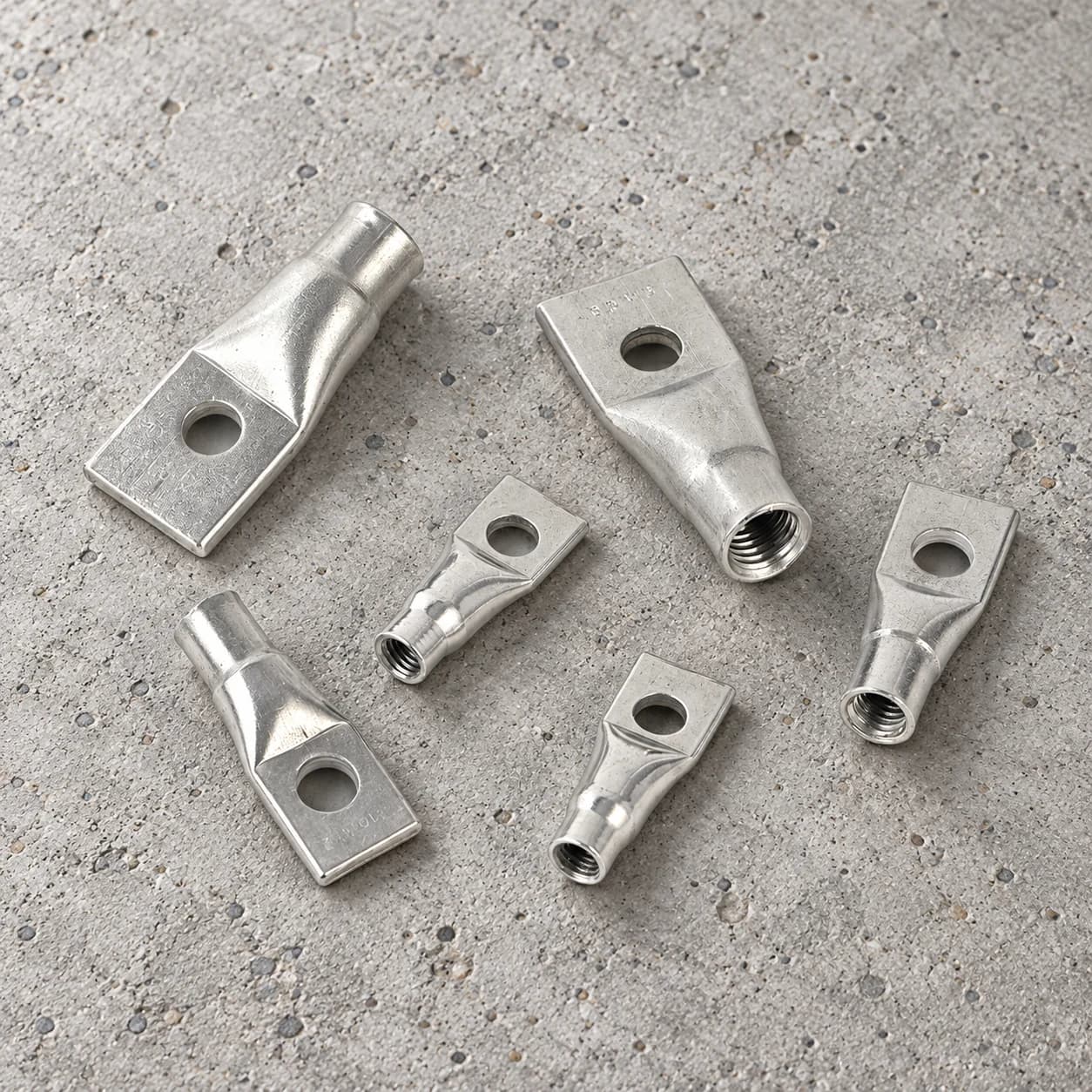 Flat-ended threaded sockets with transverse holes and cylindrical internal-thread openings